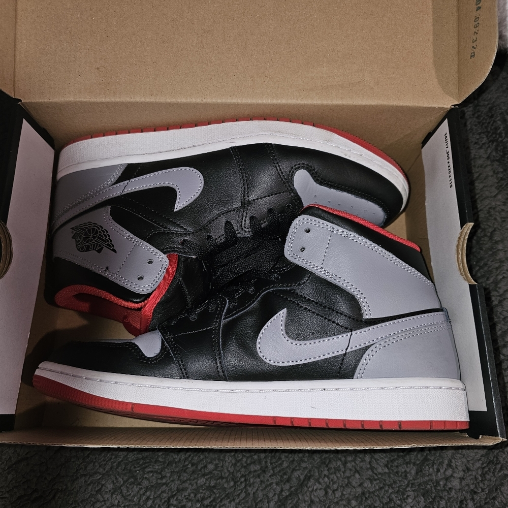 Men's Air Jordan Retro 1 Mid Casual Shoes 9 mens original Jordan laces